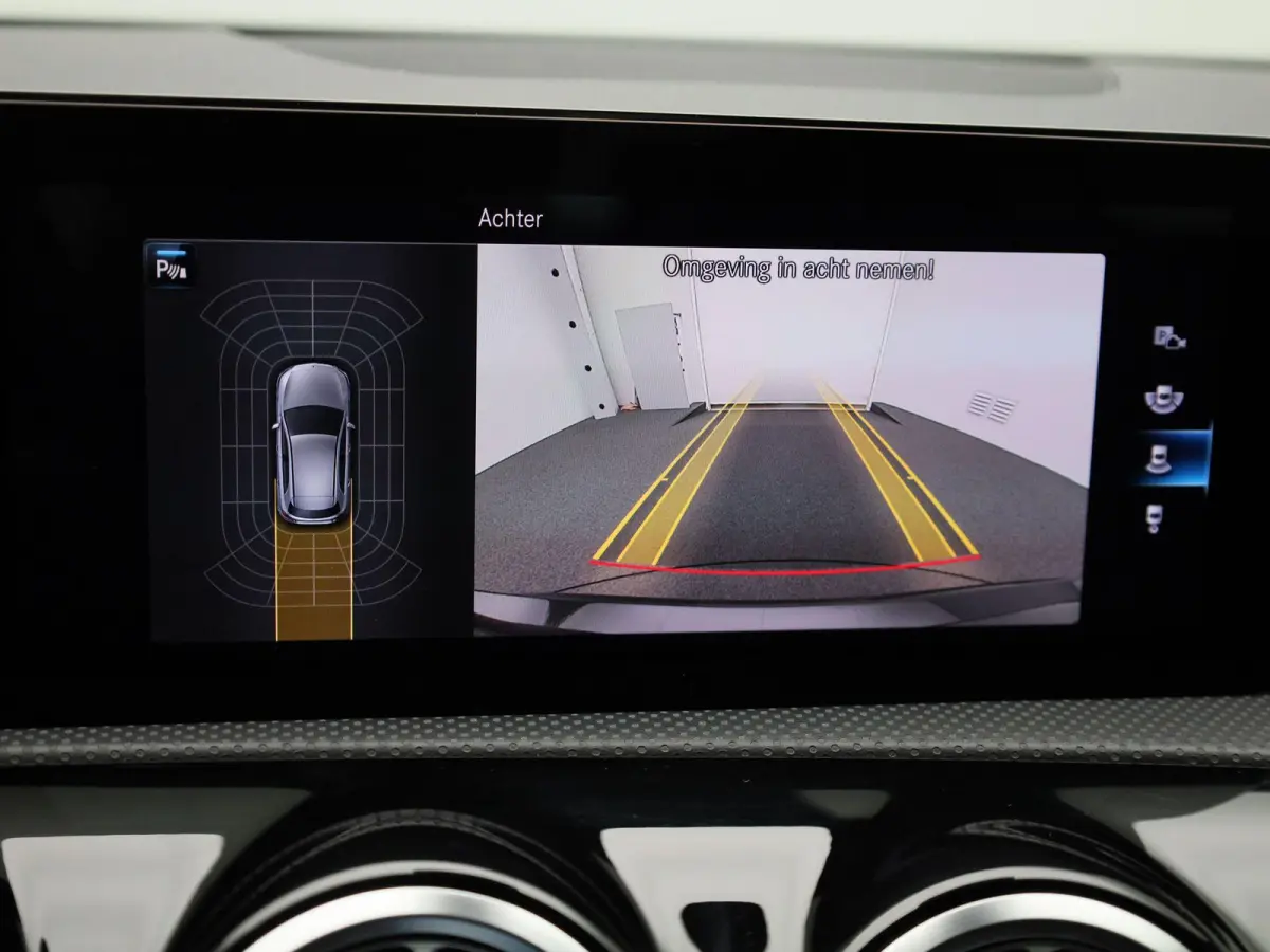 180 Business Solution Luxury | Automaat | Apple Carplay/Android Auto | Trekhaak | Sfeerverlichting | Climate Control | Achteruitrijcamera | Lederen Bekleding | Lichtmetalen Velgen |