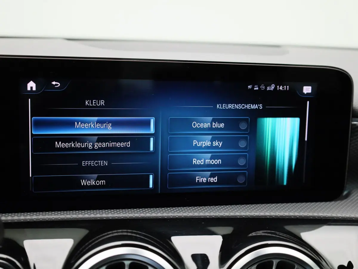 180 Business Solution Luxury | Automaat | Apple Carplay/Android Auto | Trekhaak | Sfeerverlichting | Climate Control | Achteruitrijcamera | Lederen Bekleding | Lichtmetalen Velgen |