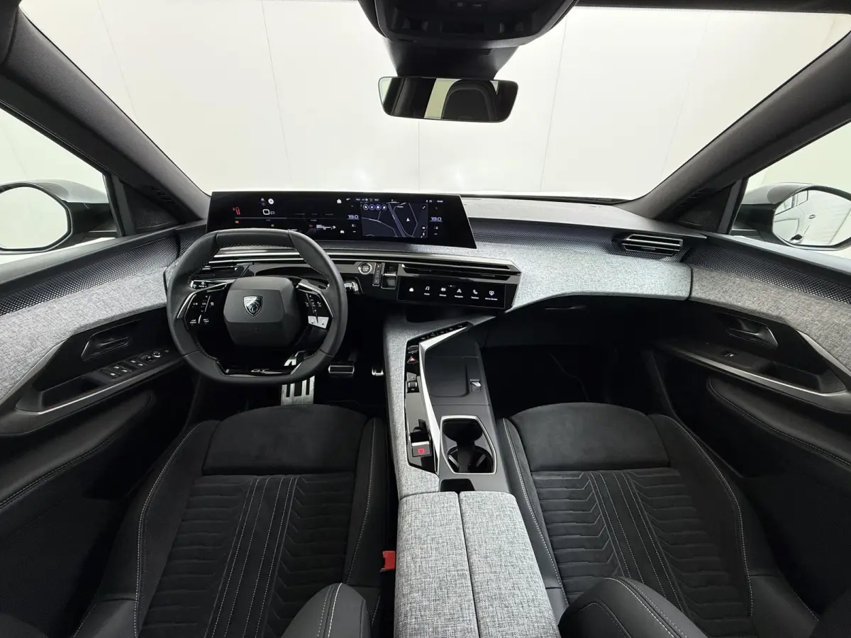 1.2 Hybrid 145 GT 7p VAN:38.900,- VOOR:36.877,- UW HERFSTVOORDEEL:2.023,- ADAPTIVE CRUISE | 360° CAMERA | STOEL- & STUURVERWARMING | MEMORY SEAT MET MASSAGE | DODEHOEKDETECTIE | DRIVE ASSIS