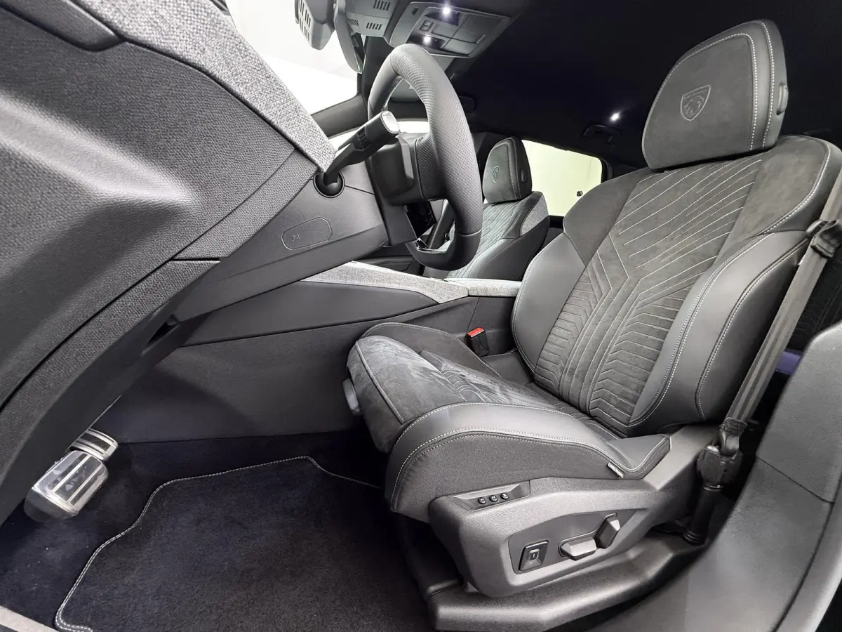 1.2 Hybrid 145 GT 7p VAN:38.900,- VOOR:36.877,- UW HERFSTVOORDEEL:2.023,- ADAPTIVE CRUISE | 360° CAMERA | STOEL- & STUURVERWARMING | MEMORY SEAT MET MASSAGE | DODEHOEKDETECTIE | DRIVE ASSIS