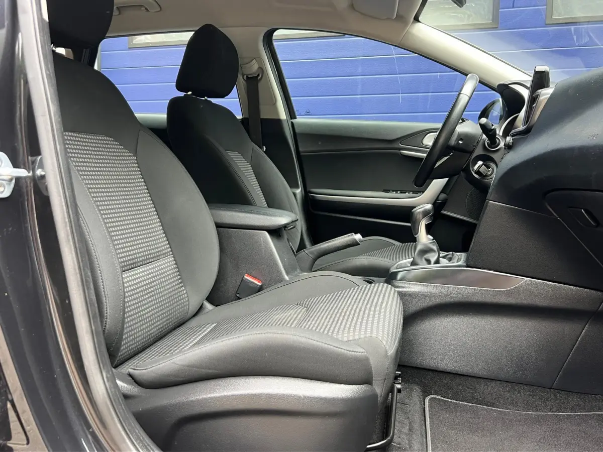 1.4 l Cruise l Navi l Stuurverwarming l