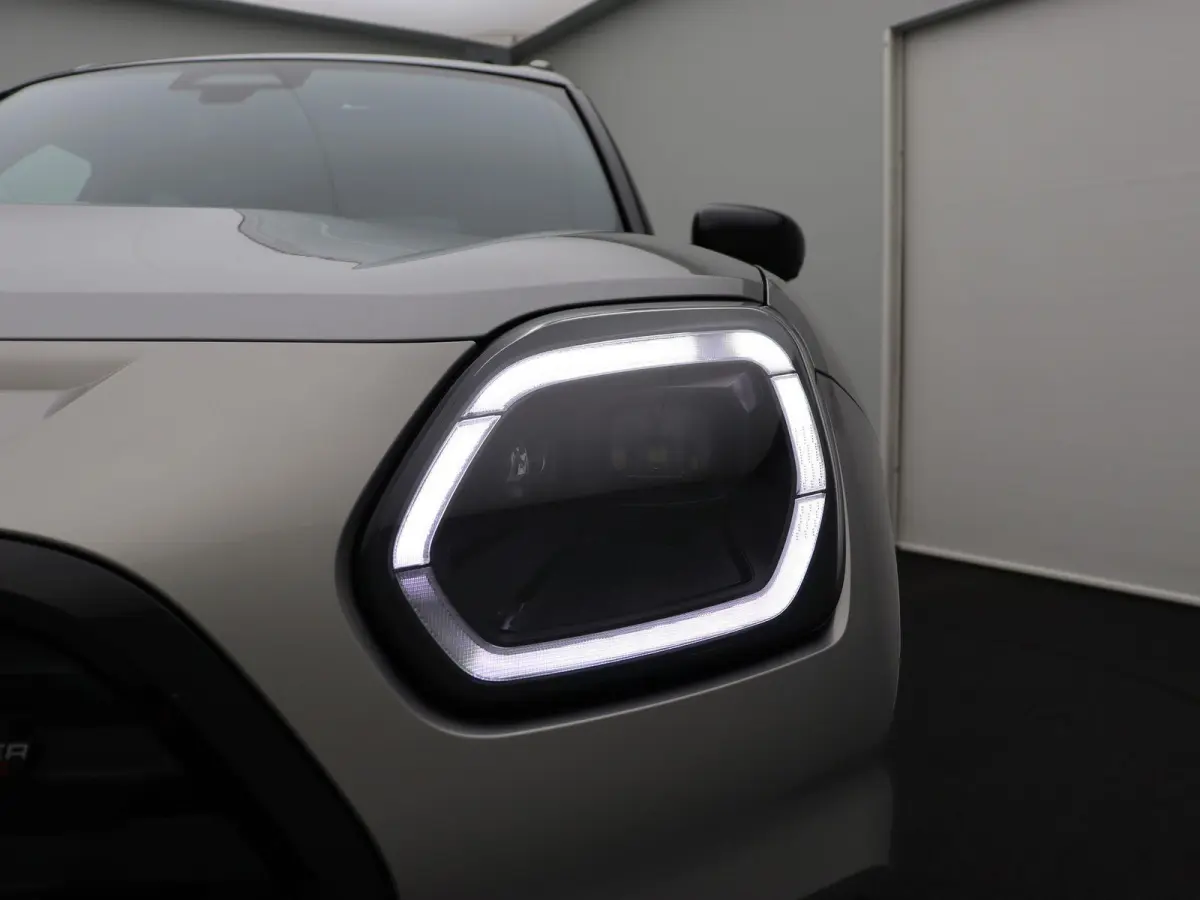 E JCW Pakket + Pakket XL + Glazen panoramadak + Trekhaak + Driving Assistant Professional + Parking Assistant Plus +  Harman Kardon + Comfort Access + 19''