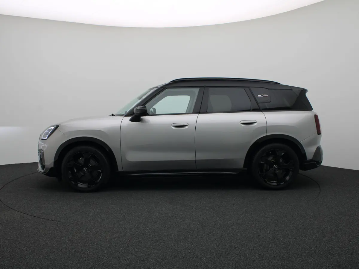 E JCW Pakket + Pakket XL + Glazen panoramadak + Trekhaak + Driving Assistant Professional + Parking Assistant Plus +  Harman Kardon + Comfort Access + 19''