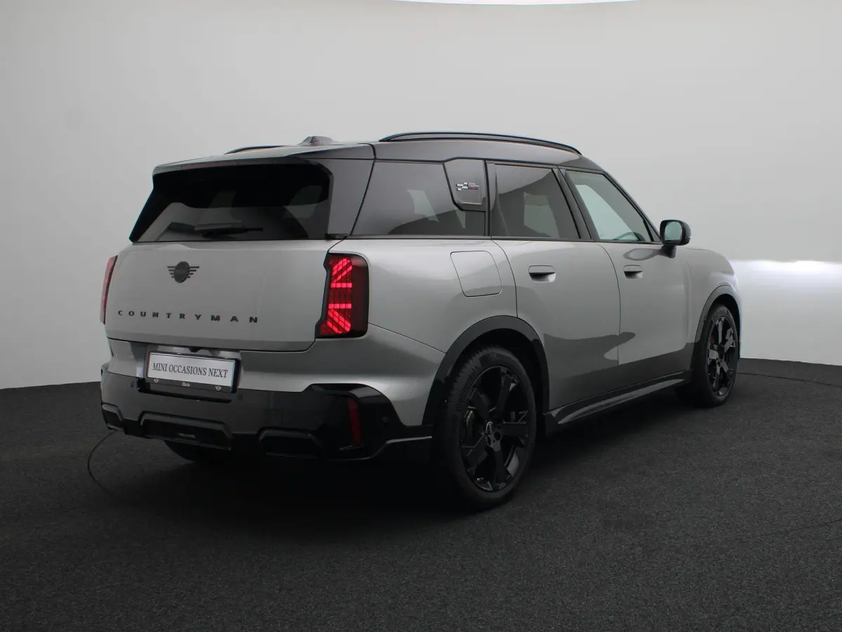 E JCW Pakket + Pakket XL + Glazen panoramadak + Trekhaak + Driving Assistant Professional + Parking Assistant Plus +  Harman Kardon + Comfort Access + 19''