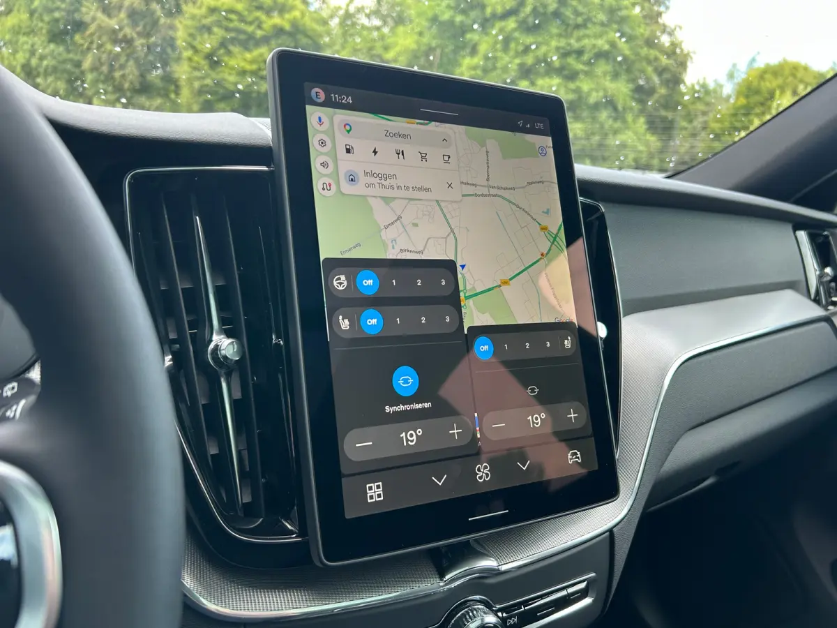 2.0 T6 Plug-in hybrid AWD Plus Black Edition | Luchtvering | Panoramadak | HU-Display | Trekhaak |