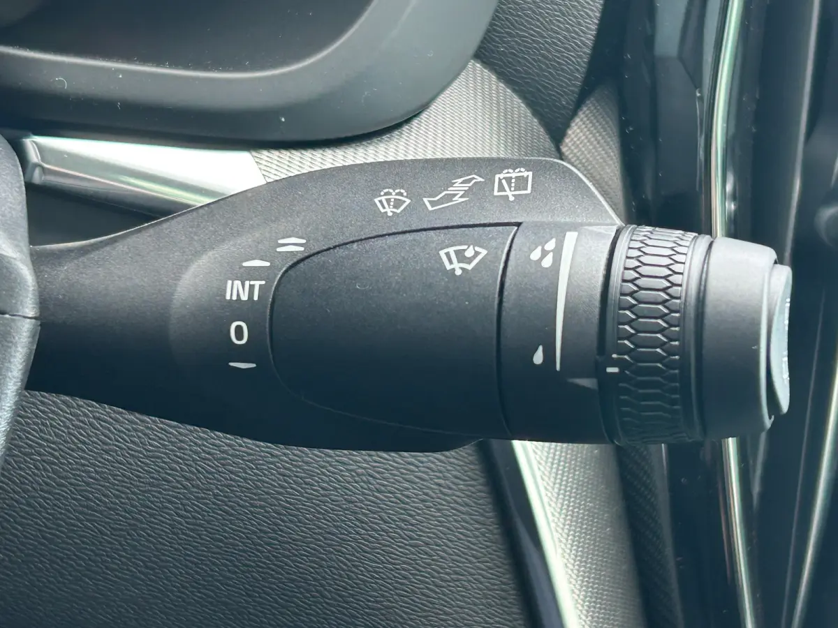 2.0 T6 Plug-in hybrid AWD Plus Black Edition | Luchtvering | Panoramadak | HU-Display | Trekhaak |