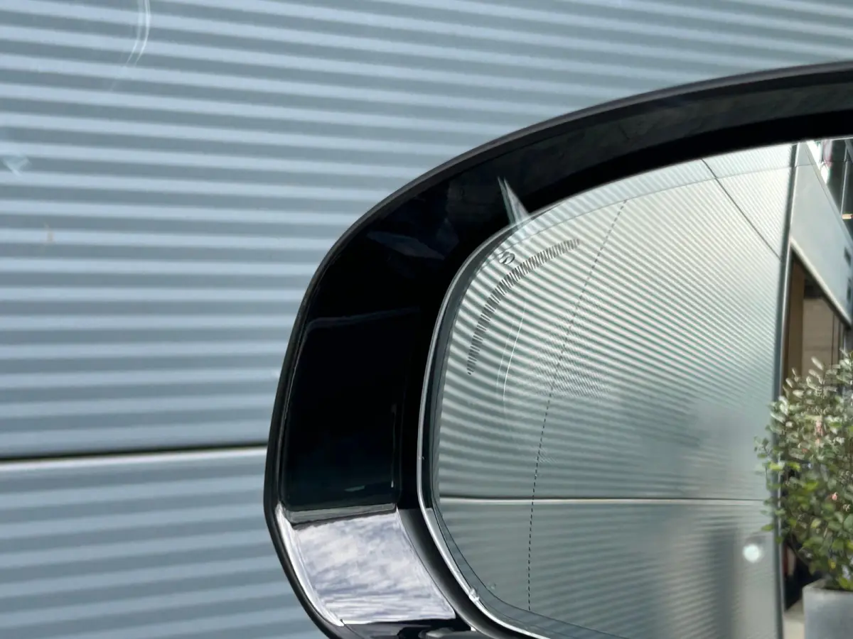 2.0 T6 Plug-in hybrid AWD Plus Black Edition | Luchtvering | Panoramadak | HU-Display | Trekhaak |