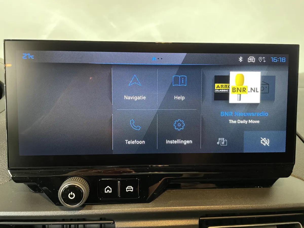 1.5 BlueHDi 130PK Automaat L2 Navigatie Apple Carplay / Android Auto DAB trekhaak Cruise Control Airco Houten bekleding laadruimte