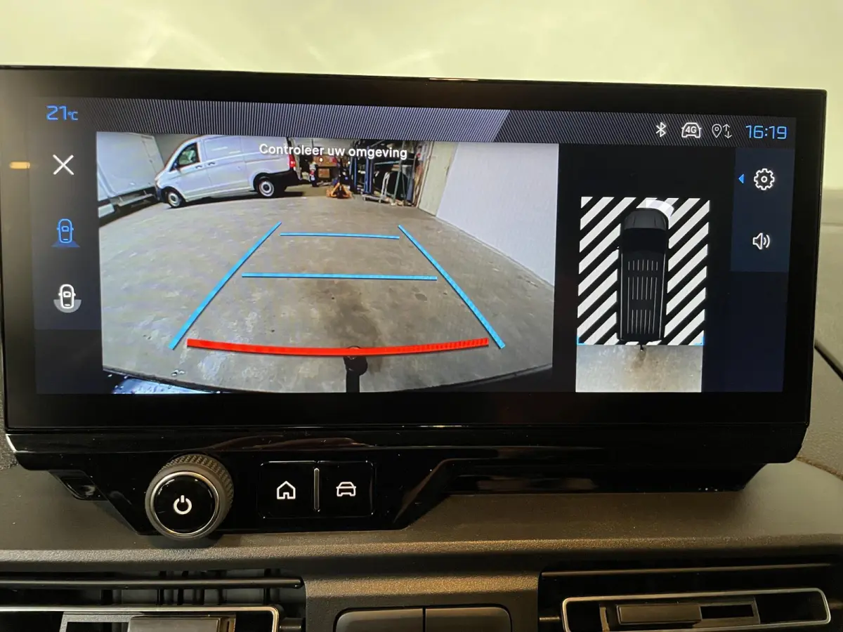 1.5 BlueHDi 130PK Automaat L2 Navigatie Apple Carplay / Android Auto DAB trekhaak Cruise Control Airco Houten bekleding laadruimte