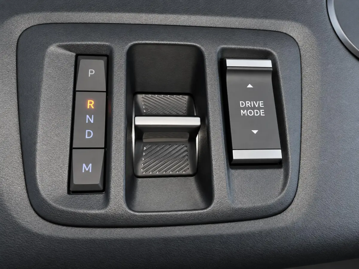 1.5 BlueHDi 130PK Automaat L2 Navigatie Apple Carplay / Android Auto DAB trekhaak Cruise Control Airco Houten bekleding laadruimte