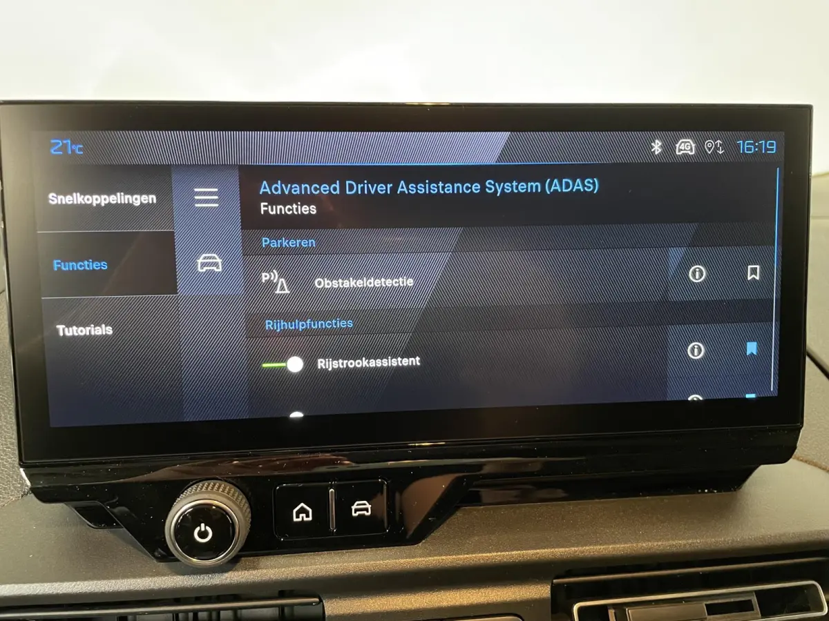 1.5 BlueHDi 130PK Automaat L2 Navigatie Apple Carplay / Android Auto DAB trekhaak Cruise Control Airco Houten bekleding laadruimte