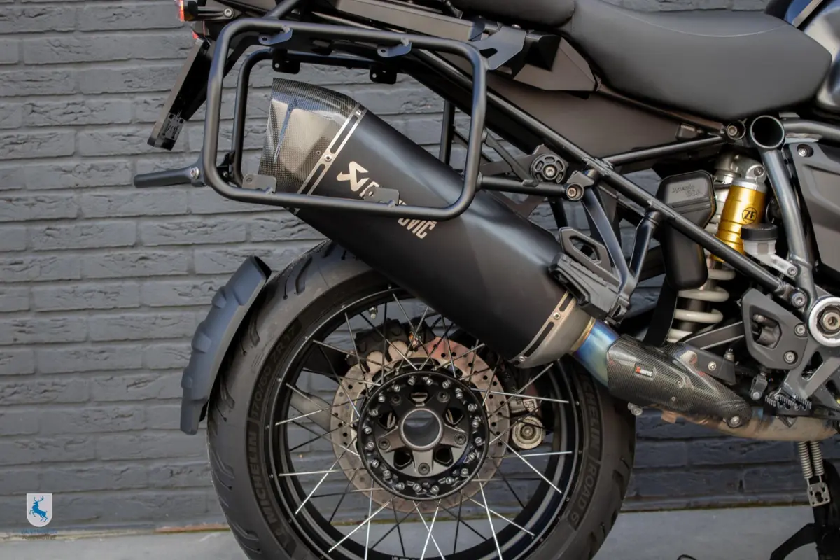 Triple Black / Van Harten Design / Akrapovic