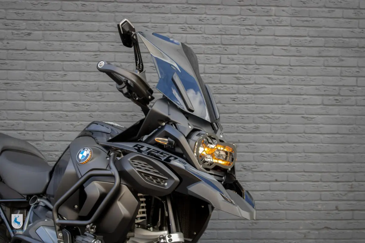 Triple Black / Van Harten Design / Akrapovic