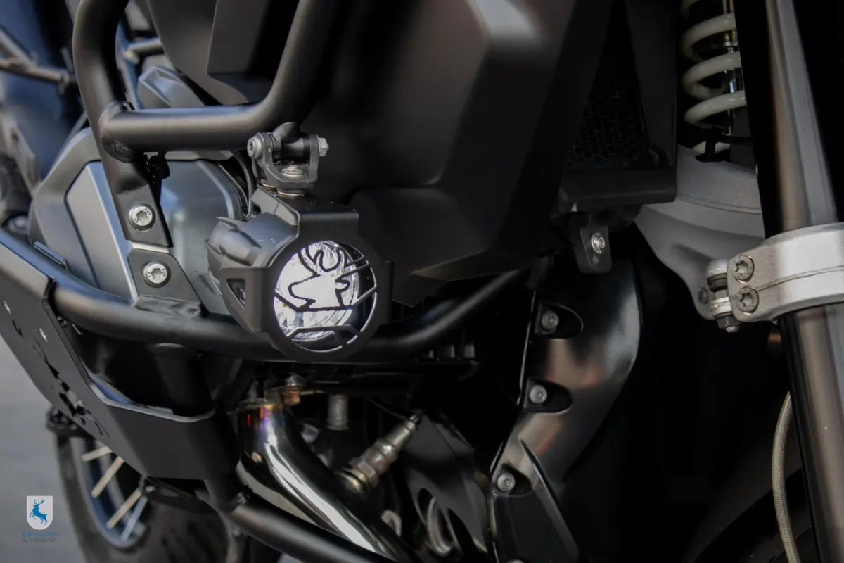 Triple Black / Van Harten Design / Akrapovic
