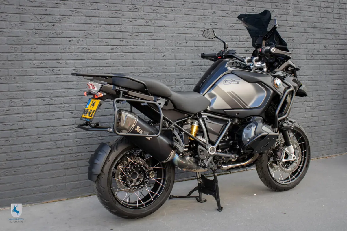 Triple Black / Van Harten Design / Akrapovic