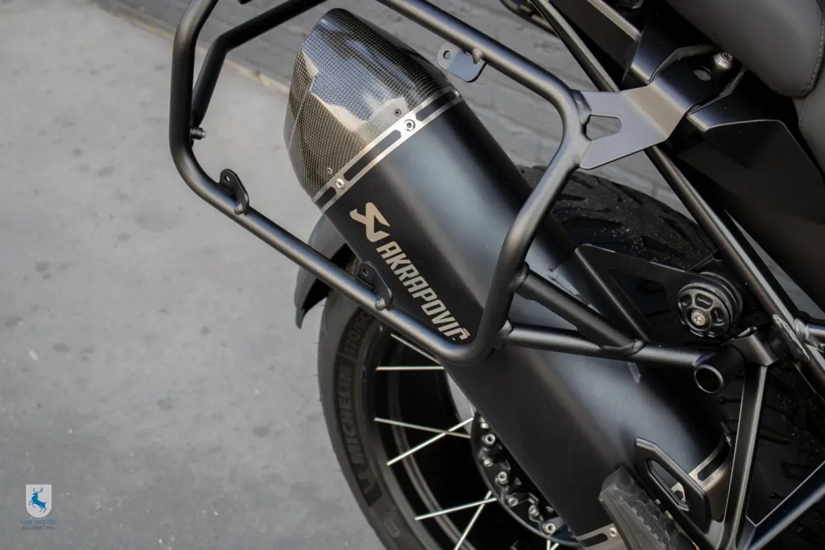 Triple Black / Van Harten Design / Akrapovic