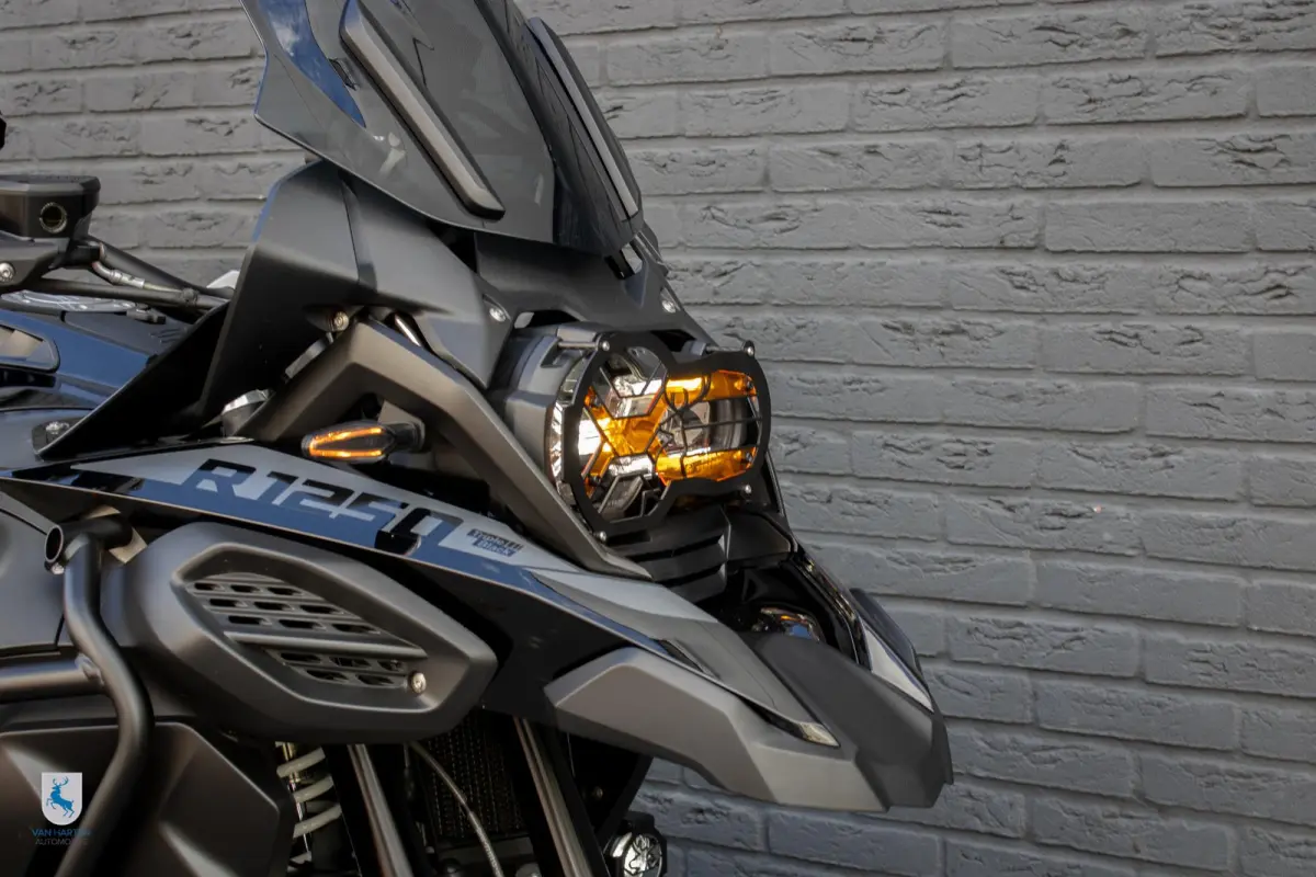 Triple Black / Van Harten Design / Akrapovic