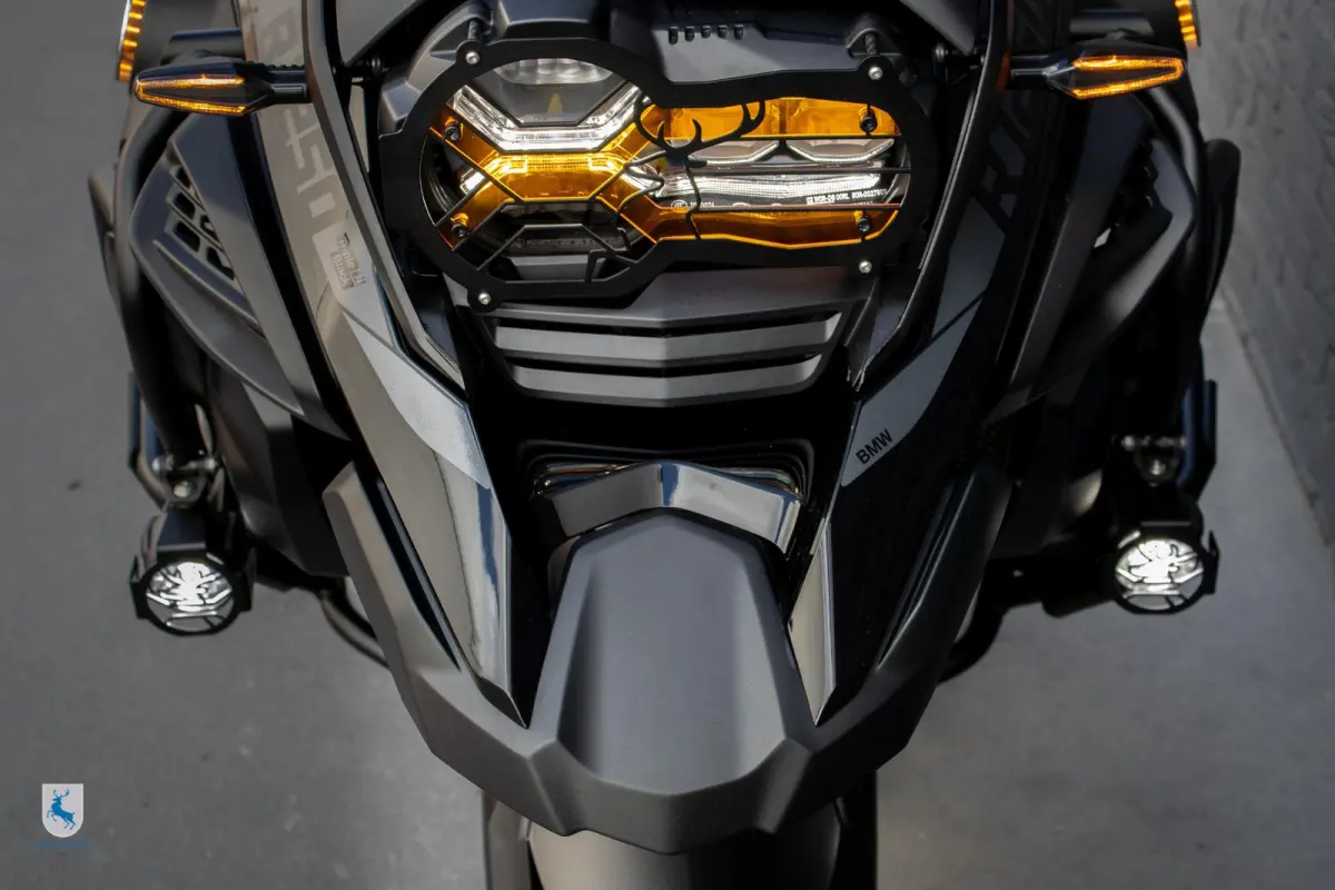 Triple Black / Van Harten Design / Akrapovic