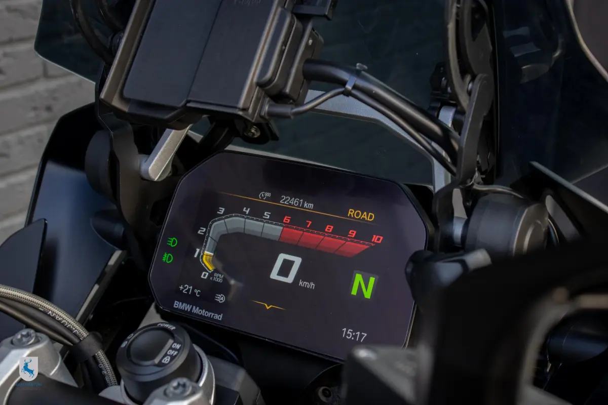 Triple Black / Van Harten Design / Akrapovic