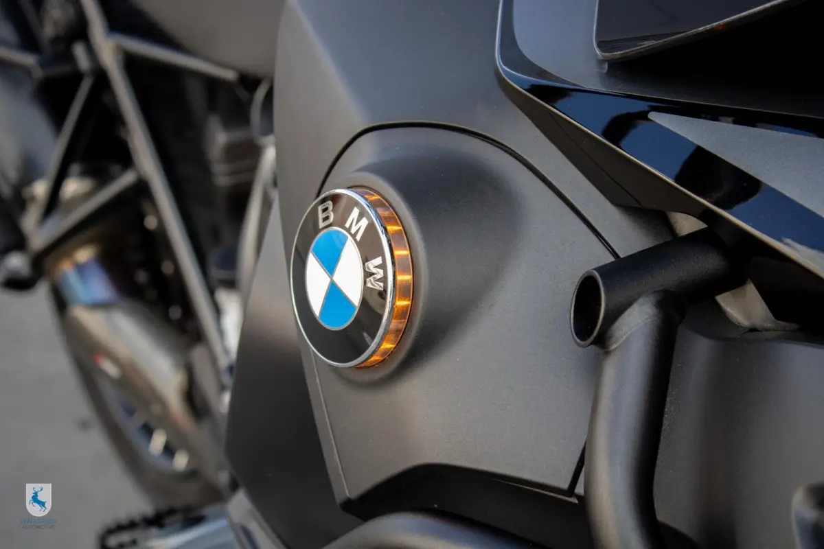Triple Black / Van Harten Design / Akrapovic