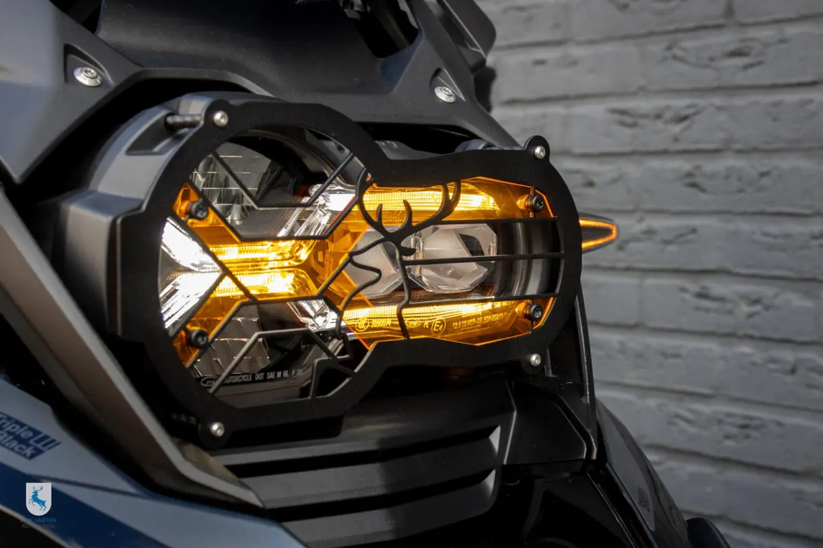 Triple Black / Van Harten Design / Akrapovic