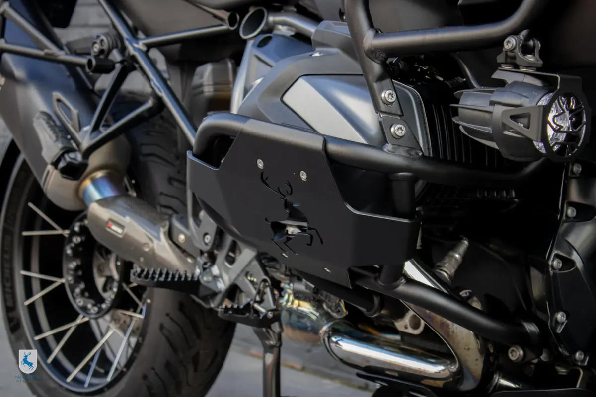 Triple Black / Van Harten Design / Akrapovic