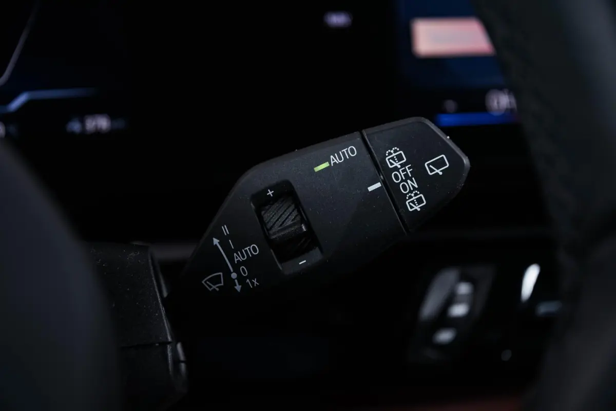 eDrive20 67 kWh M Sport Edition Driving Assistant Plus - Head up - Elektrisch verwarmde voorstoelen - Sportstoelen - Comfort Access - Getinte Ruiten - Grootlichtassistent -