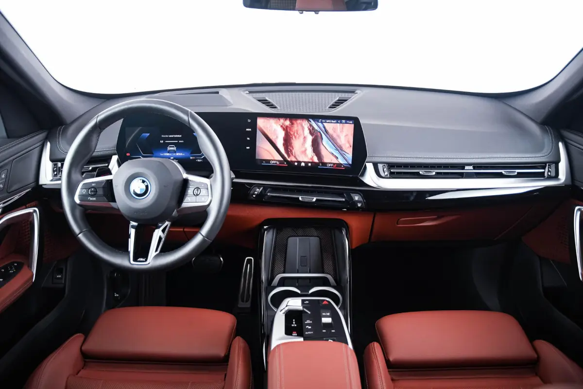 eDrive20 67 kWh M Sport Edition Driving Assistant Plus - Head up - Elektrisch verwarmde voorstoelen - Sportstoelen - Comfort Access - Getinte Ruiten - Grootlichtassistent -