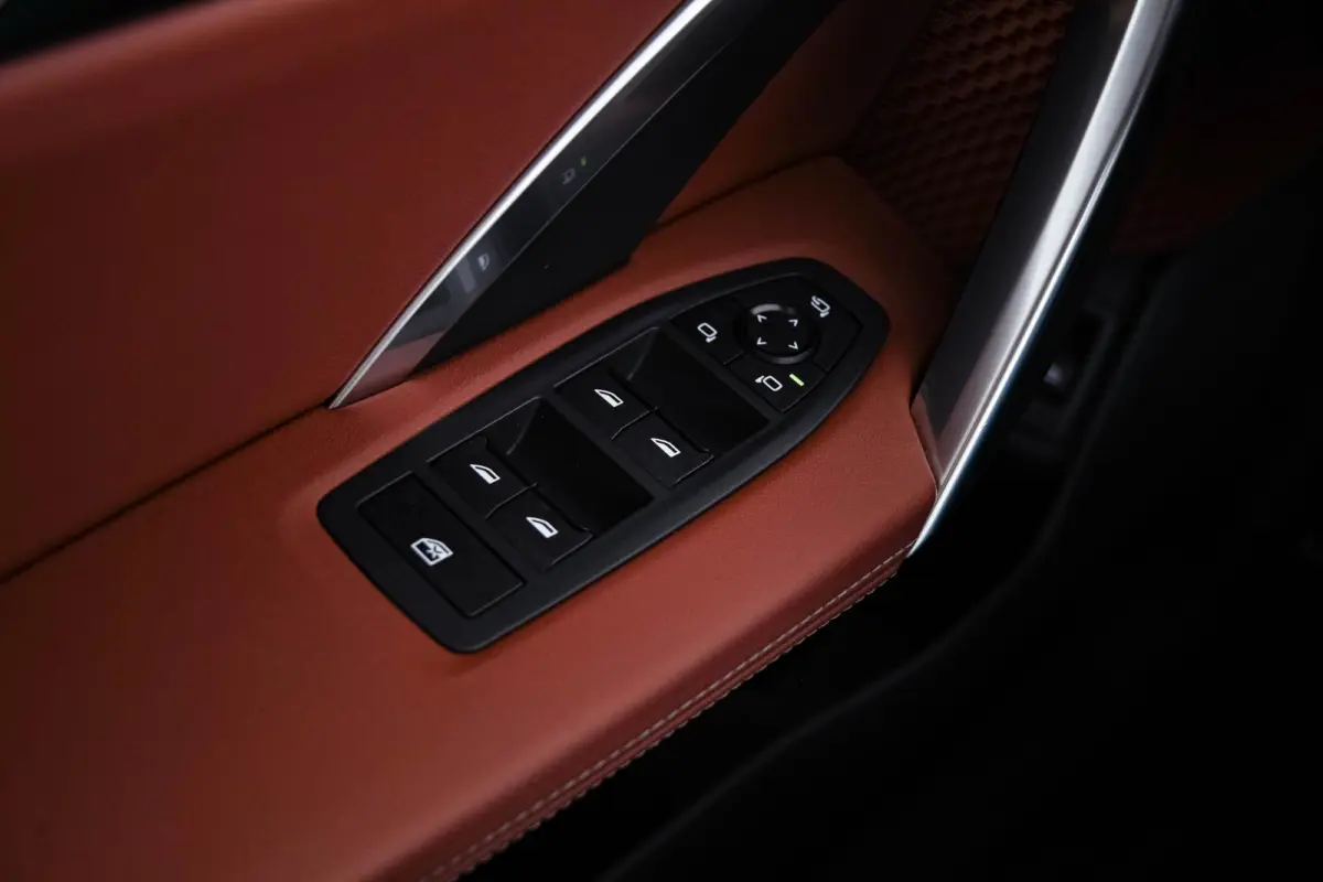 eDrive20 67 kWh M Sport Edition Driving Assistant Plus - Head up - Elektrisch verwarmde voorstoelen - Sportstoelen - Comfort Access - Getinte Ruiten - Grootlichtassistent -