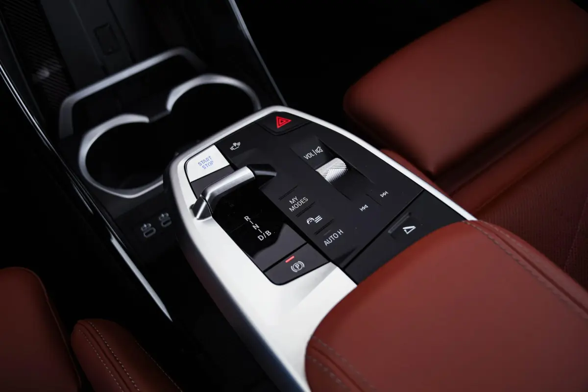 eDrive20 67 kWh M Sport Edition Driving Assistant Plus - Head up - Elektrisch verwarmde voorstoelen - Sportstoelen - Comfort Access - Getinte Ruiten - Grootlichtassistent -