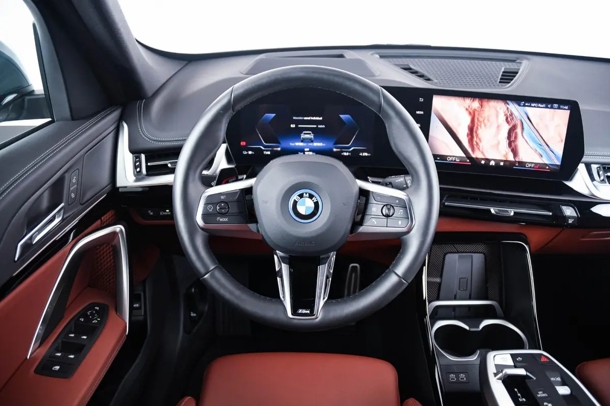 eDrive20 67 kWh M Sport Edition Driving Assistant Plus - Head up - Elektrisch verwarmde voorstoelen - Sportstoelen - Comfort Access - Getinte Ruiten - Grootlichtassistent -