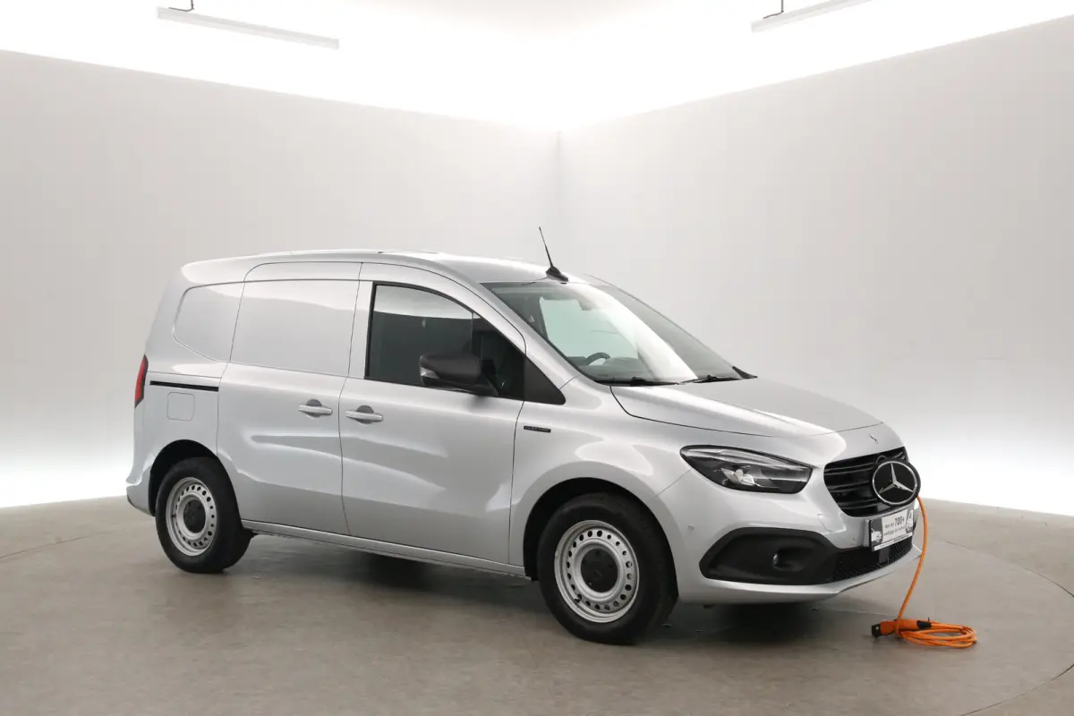 112 51 kWh | NIEUW | Snelladen | SOH 99% | 1400kg Trekgew. | Clima | Camera | Cruise | Carplay | Navi | Stoel/Stuurverw.