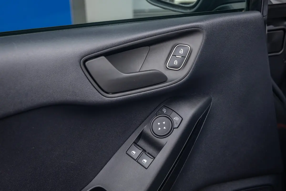 1.0 EcoBoost Connected | Apple Carplay/Android Auto | Parkeersensoren | Airco | Airco | Apple Carplay/Android Auto|telefoonintegratie premium | Cruise control