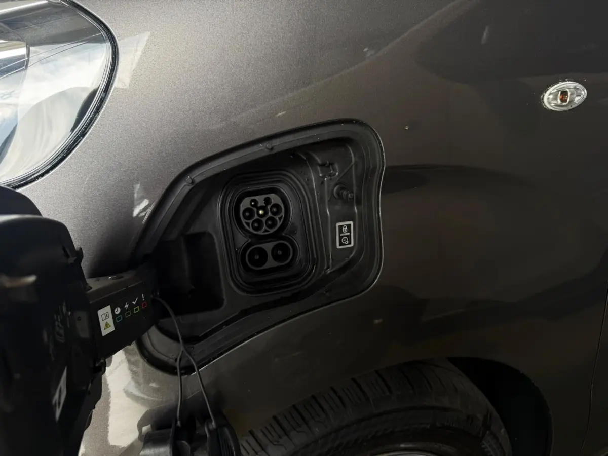 Elektrisch 75 kWh L2H1 | Snelladen | SOH 90% | Airco | Cruise | Camera | Carplay | Parkeersens.