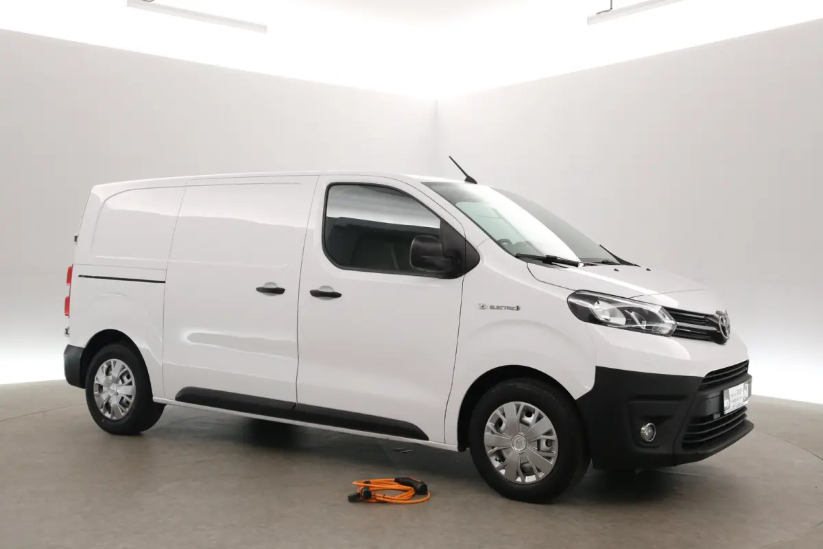 Elektrisch 50 kWh L2H1 | Snelladen | SOH 99% | Airco | Cruise | 3 Zits