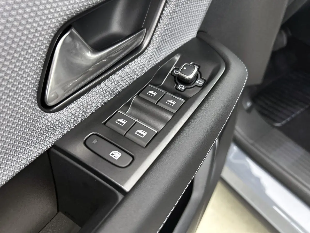 1.2 Turbo Hybrid Business Edition DEMO SALE | beschikbaar vanaf 15-10-2026