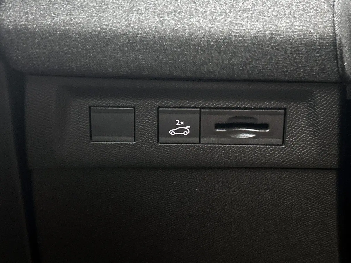 1.2 Turbo Hybrid Business Edition DEMO SALE | beschikbaar vanaf 15-10-2026