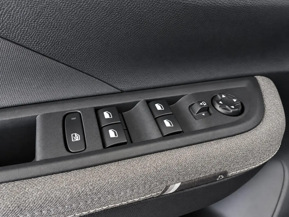GS 44 kWh Navigatie Apple CarPlay Android Auto Camera Parkeerhulp Cruise Control Dodehoekdetectie Full Led Climate Control Lichtmetalen velgen