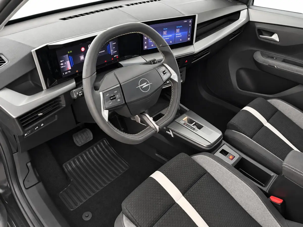 GS 44 kWh Navigatie Apple CarPlay Android Auto Camera Parkeerhulp Cruise Control Dodehoekdetectie Full Led Climate Control Lichtmetalen velgen
