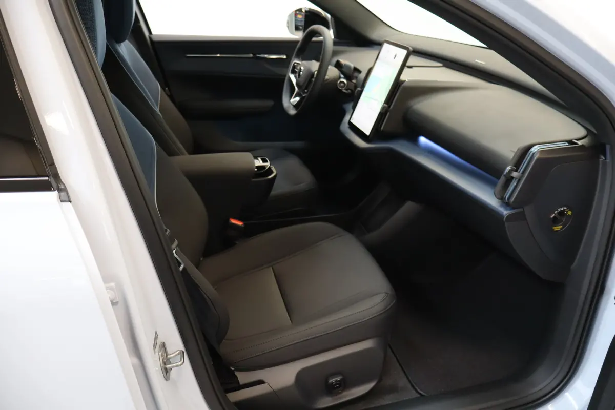 P3 Plus Europa 51 kWh Getint Glas | Elektr klep | BLIS | Elektr Stoelen | Stoelverw
