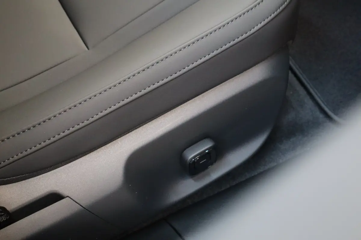 P3 Plus Europa 51 kWh Getint Glas | Elektr klep | BLIS | Elektr Stoelen | Stoelverw