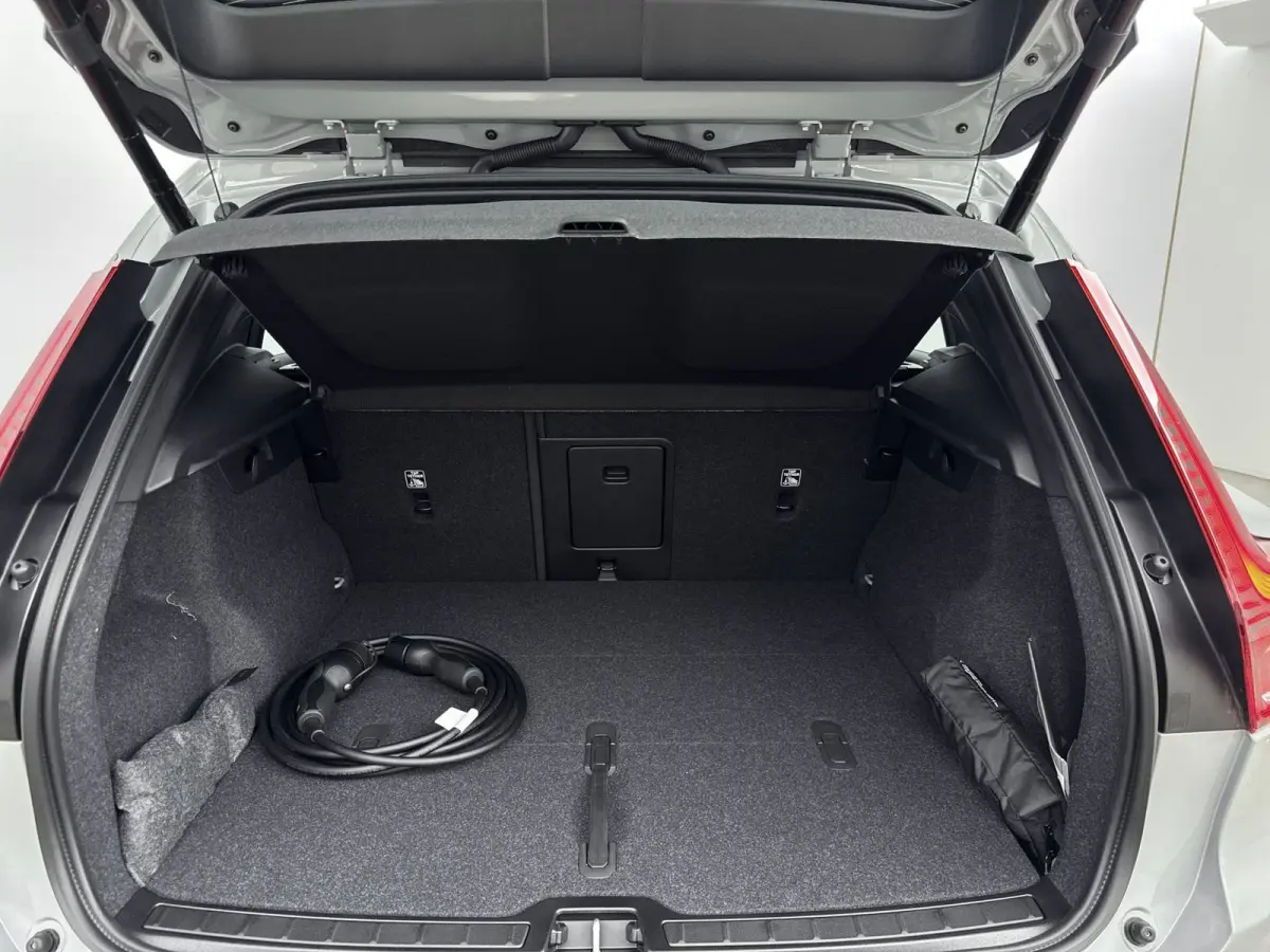 Extended Range Plus Black Edition | 20 inch LM | Harman/Kardon | PDC V+A en Camera | Elektrische stoelbediening met geheugen | Stoel + Stuur verwarming | Warmtepomp |