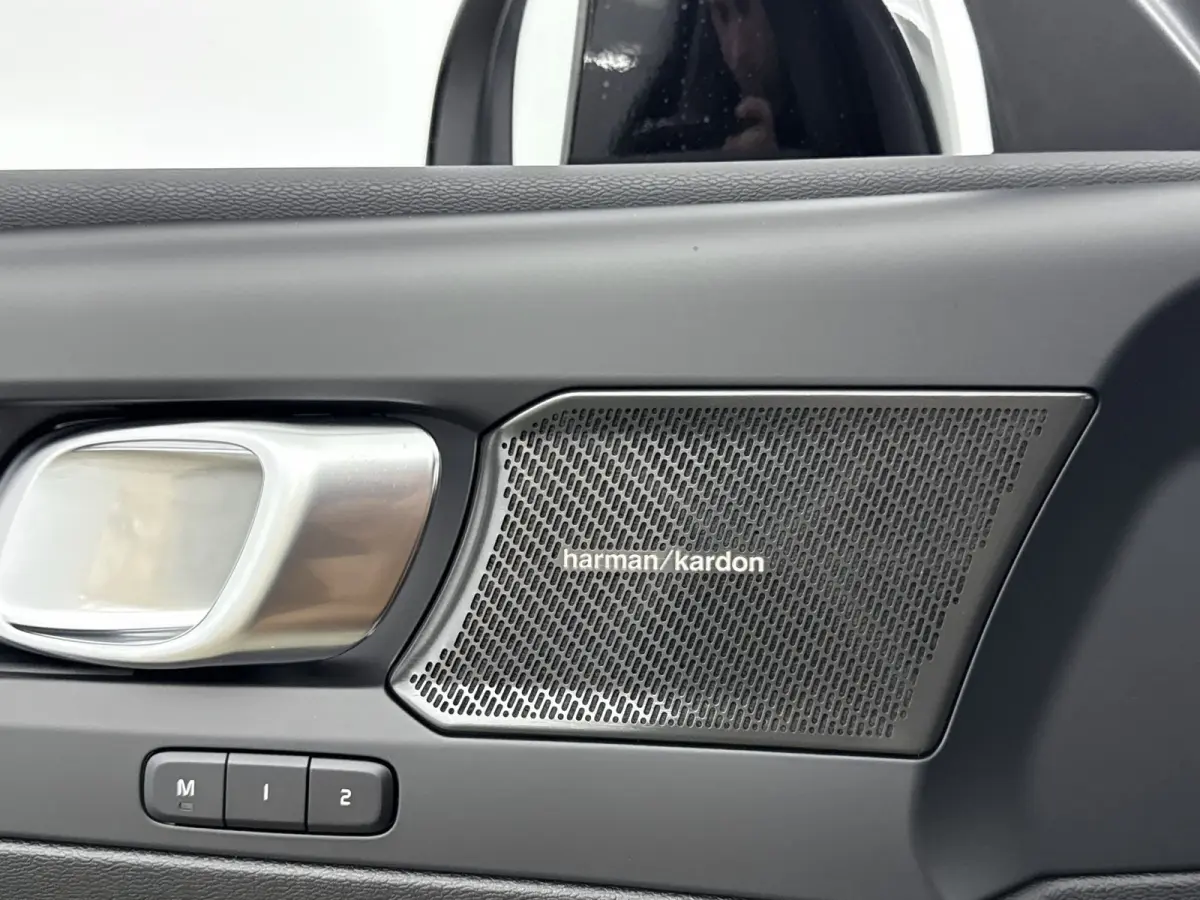 Single Motor Extended Range Plus Europa 82 kWh | 19 inch LM | Harman/Kardon | PDC V+A en Camera | Elektrische stoelbediening met geheugen | Stoel + Stuur verwarming | Warmtepomp | BLIS |