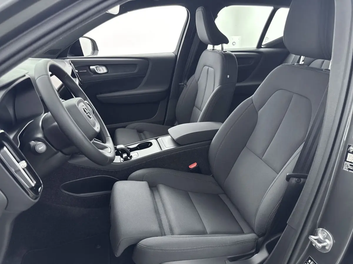 Single Motor Extended Range Plus Europa 82 kWh | 19 inch LM | Harman/Kardon | PDC V+A en Camera | Elektrische stoelbediening met geheugen | Stoel + Stuur verwarming | Warmtepomp | BLIS |