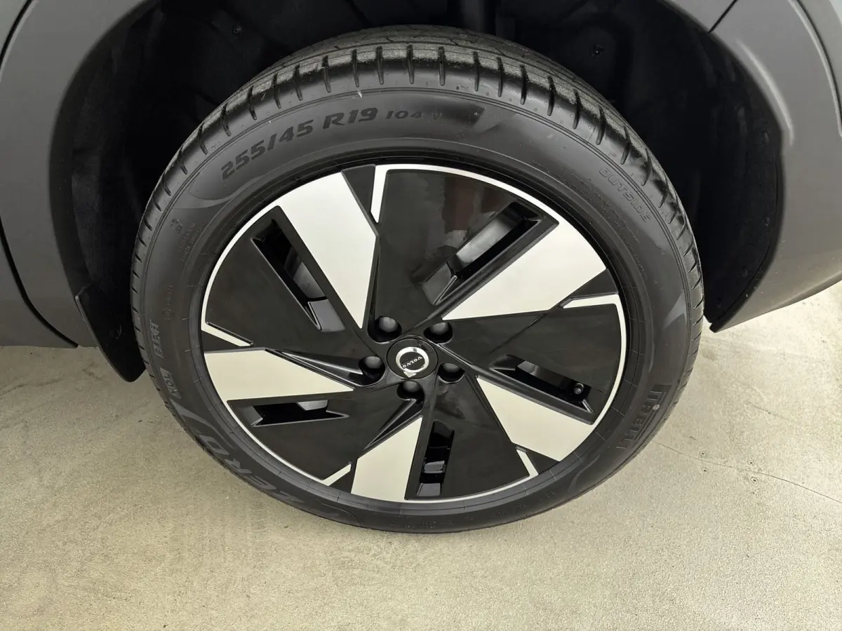 Single Motor Extended Range Plus Europa 82 kWh | 19 inch LM | Harman/Kardon | PDC V+A en Camera | Elektrische stoelbediening met geheugen | Stoel + Stuur verwarming | Warmtepomp | BLIS |