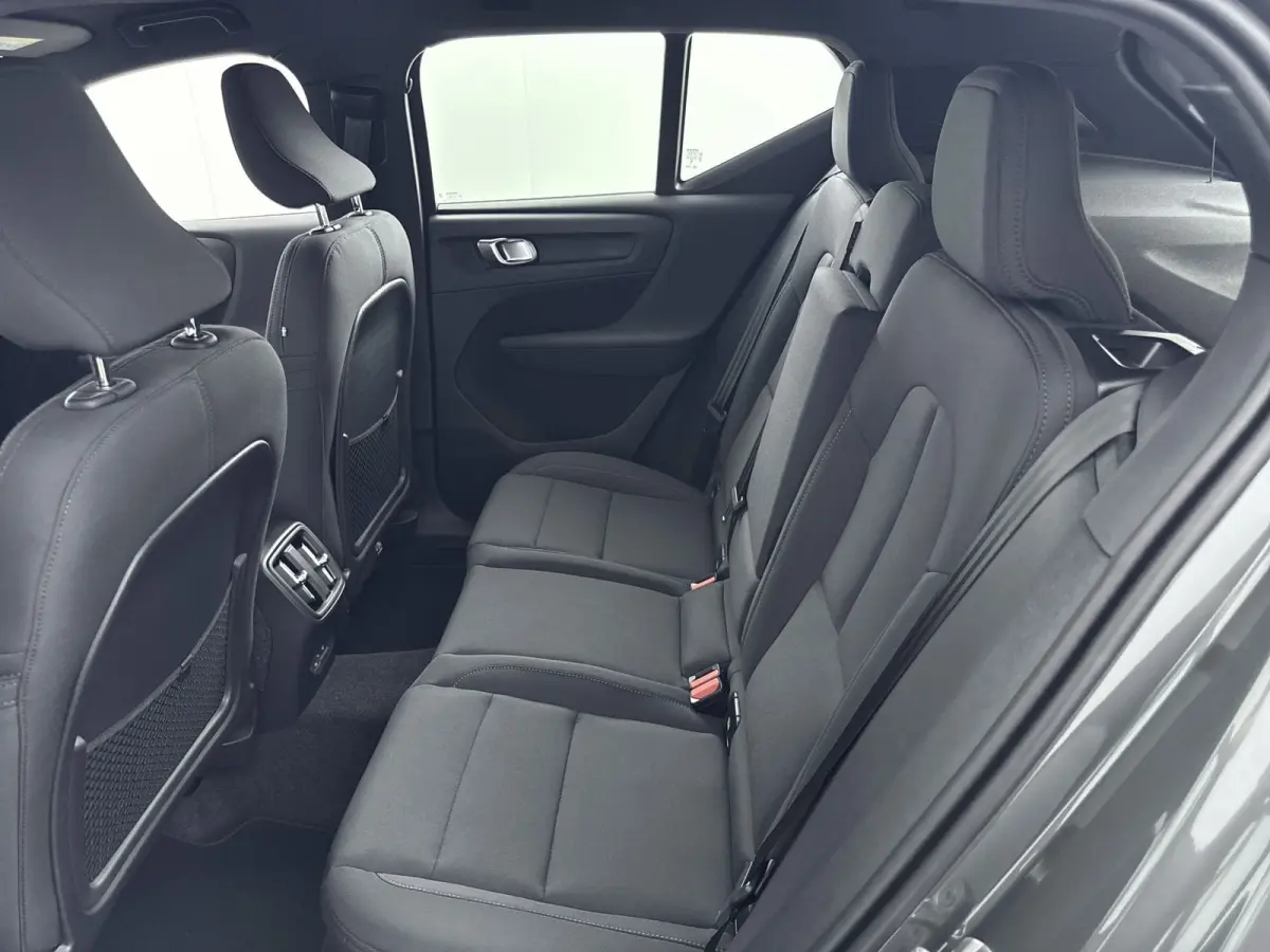 Single Motor Extended Range Plus Europa 82 kWh | 19 inch LM | Harman/Kardon | PDC V+A en Camera | Elektrische stoelbediening met geheugen | Stoel + Stuur verwarming | Warmtepomp | BLIS |