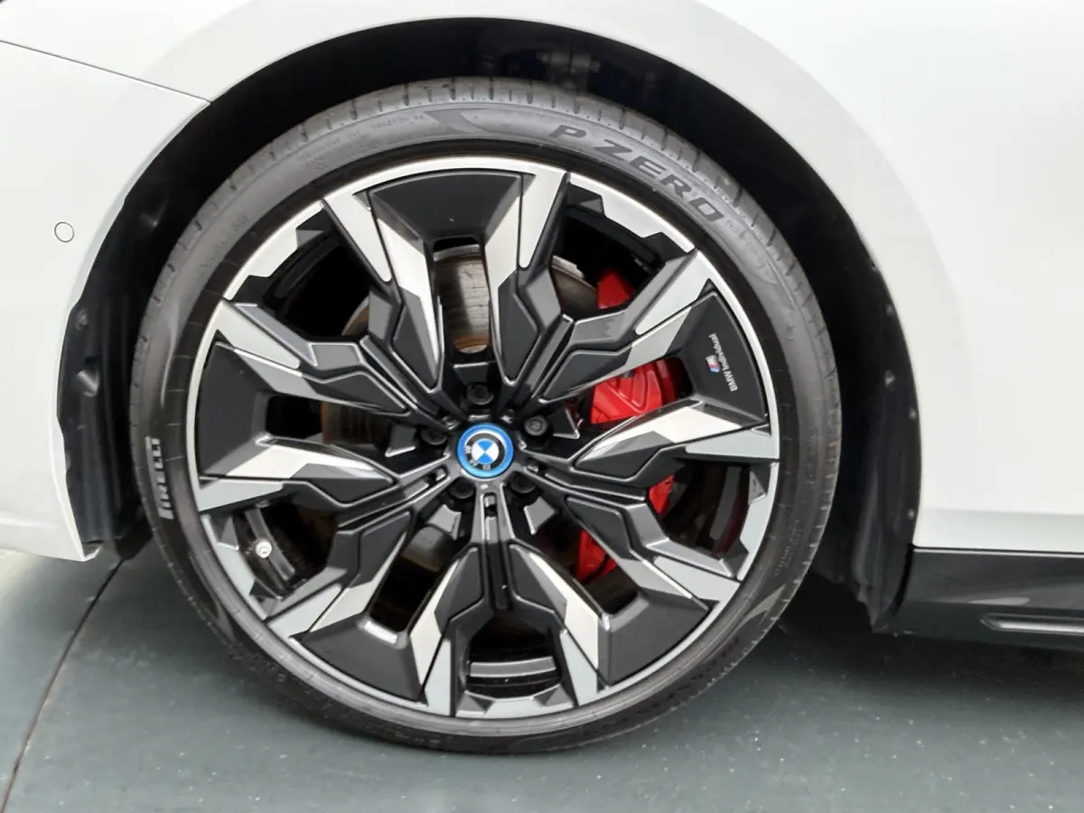 eDrive40 84 kWh M Sport Pro | Glazen Panoramadak | 21" Individual | Leder |  Stuur- & Stoelverwarming | Driving Assistant Professional | Harman Kardon | Head-Up | Stoelventilatie | Comfort A