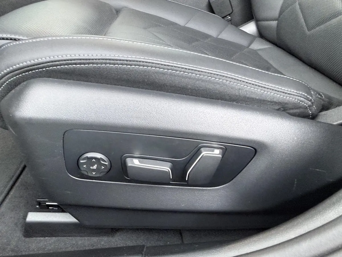 eDrive40 84 kWh M Sport Pro | Glazen Panoramadak | 21" Individual | Leder |  Stuur- & Stoelverwarming | Driving Assistant Professional | Harman Kardon | Head-Up | Stoelventilatie | Comfort A