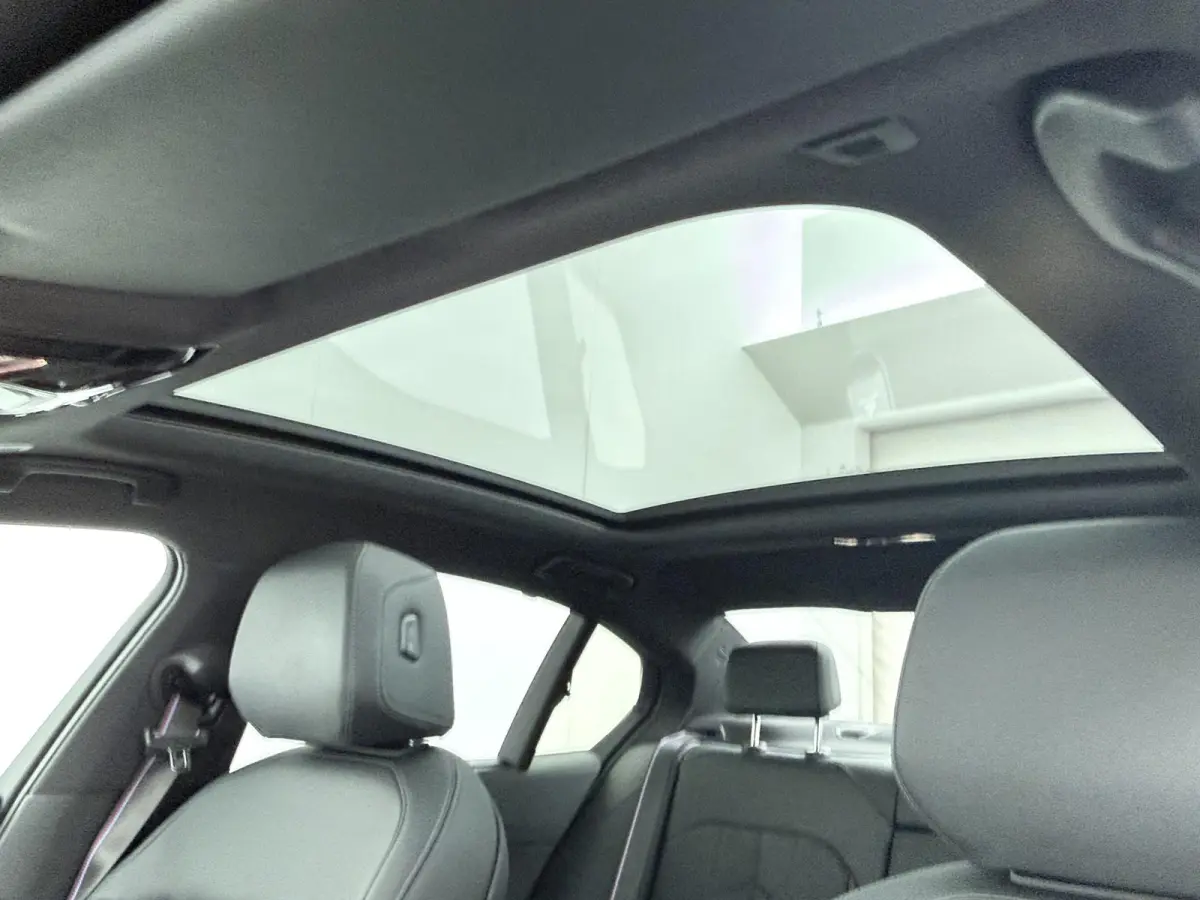 eDrive40 84 kWh M Sport Pro | Glazen Panoramadak | 21" Individual | Leder |  Stuur- & Stoelverwarming | Driving Assistant Professional | Harman Kardon | Head-Up | Stoelventilatie | Comfort A