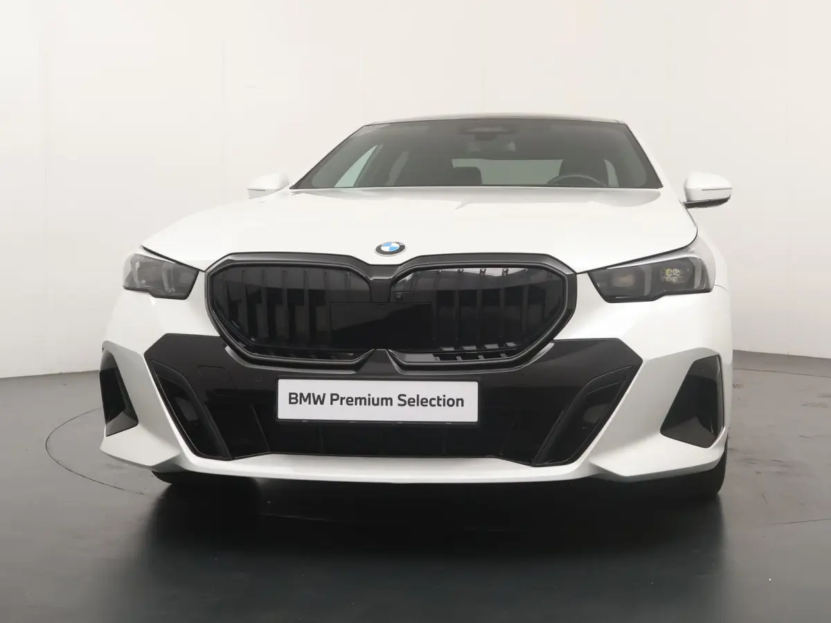 eDrive40 84 kWh M Sport Pro | Glazen Panoramadak | 21" Individual | Leder |  Stuur- & Stoelverwarming | Driving Assistant Professional | Harman Kardon | Head-Up | Stoelventilatie | Comfort A